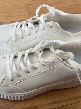 Women’s Classic White Sneakers - Clean Low-Top Casual Shoes